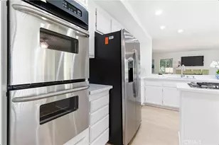 28360 Easton Ln, Saugus, CA 91350 - Photo 17