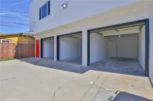 8932 Orchard, Los Angeles, CA 90044 - Photo 33