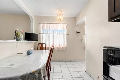 10208 S San Pedro Street, Los Angeles, CA 90003 - Photo 11
