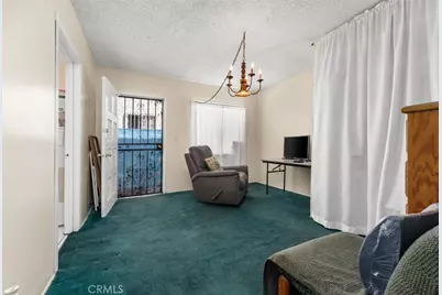 10208 S San Pedro Street, Los Angeles, CA 90003 - Photo 15