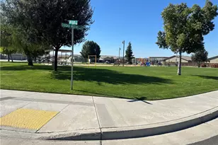 1611 Brea St, Bakersfield, CA 93307 - Photo 23