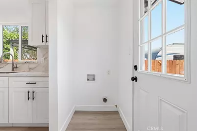 910 E 107th Street, Los Angeles, CA 90002 - Photo 17