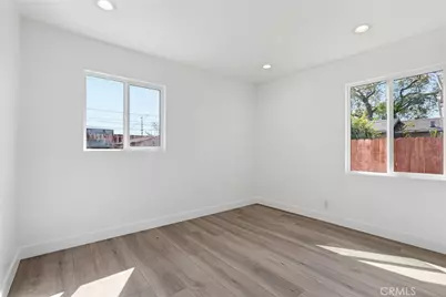 910 E 107th Street, Los Angeles, CA 90002 - Photo 25