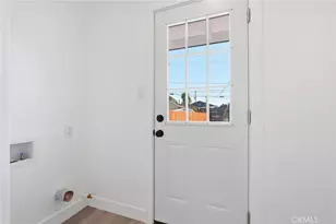 910 E 107th St, Los Angeles, CA 90002 - Photo 9