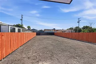 910 E 107th St, Los Angeles, CA 90002 - Photo 37