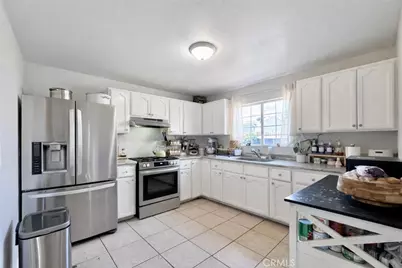412 W 104th Street, Los Angeles, CA 90003 - Photo 7