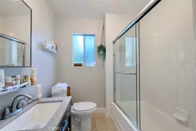 412 W 104th Street, Los Angeles, CA 90003 - Photo 11