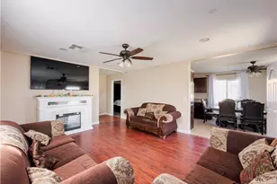 689 E 115, Los Angeles, CA 90059 - Photo 19