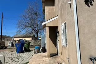 689 E 115, Los Angeles, CA 90059 - Photo 3