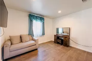 689 E 115, Los Angeles, CA 90059 - Photo 33