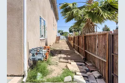 689 E 115, Los Angeles, CA 90059 - Photo 47