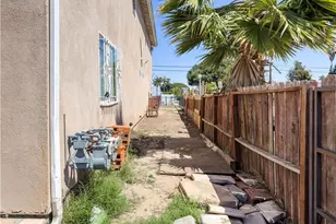 689 E 115, Los Angeles, CA 90059 - Photo 47