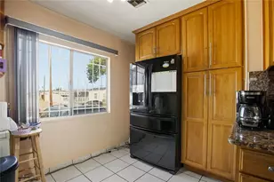 514 W 102nd St, Los Angeles, CA 90044 - Photo 11