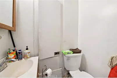 13944 Brightwell Ave, Paramount, CA 90723 - Photo 9