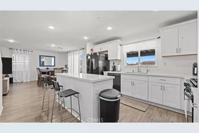 15979 Shawnee, Victorville, CA 92394 - Photo 7