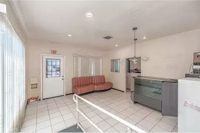 8464 California Avenue, South Gate, CA 90280 - Photo 11