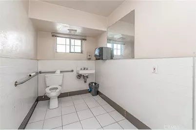 8464 California Avenue, South Gate, CA 90280 - Photo 23