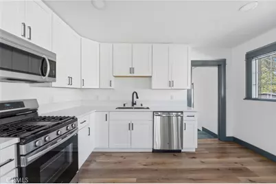 137 W 84th Place, Los Angeles, CA 90003 - Photo 9