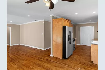 16637 Victory Boulevard, Van Nuys, CA 91406 - Photo 5