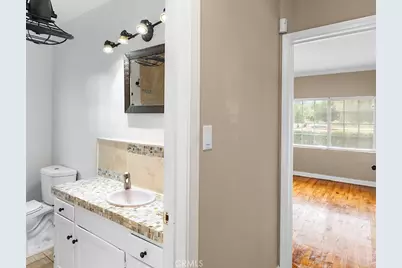 16637 Victory Boulevard, Van Nuys, CA 91406 - Photo 11