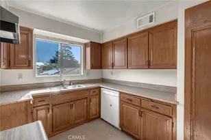 6438 Hazeltine Ave, Van Nuys, CA 91401 - Photo 11