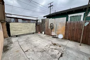 5852 S Olive St, Los Angeles, CA 90003 - Photo 27