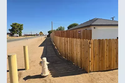 8625 Bay, California City, CA 93505 - Photo 5