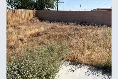 8625 Bay, California City, CA 93505 - Photo 13
