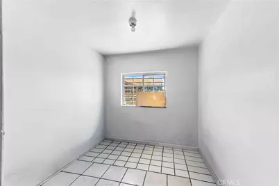 736 W 41st Place, Los Angeles, CA 90037 - Photo 31