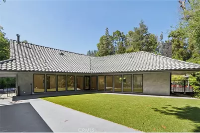 4900 Queen Victoria, Woodland Hills, CA 91364 - Photo 9