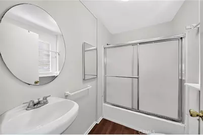 139 S Manhattan, Los Angeles, CA 90004 - Photo 11