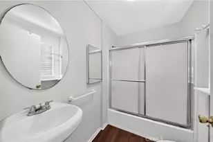 139 S Manhattan, Los Angeles, CA 90004 - Photo 11