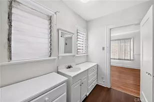 139 S Manhattan, Los Angeles, CA 90004 - Photo 23
