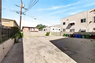 139 S Manhattan, Los Angeles, CA 90004 - Photo 7