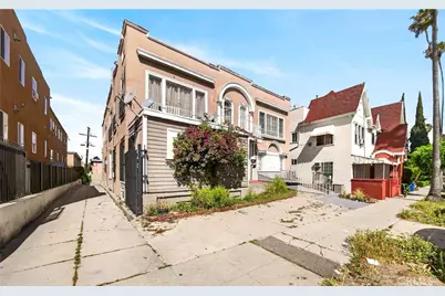 139 S Manhattan, Los Angeles, CA 90004 - Photo 3