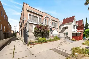139 S Manhattan, Los Angeles, CA 90004 - Photo 3