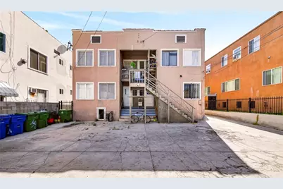 139 S Manhattan, Los Angeles, CA 90004 - Photo 31