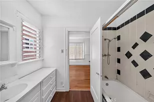 139 S Manhattan, Los Angeles, CA 90004 - Photo 25