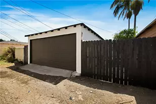 1547 W 60th Pl, Los Angeles, CA 90047 - Photo 23