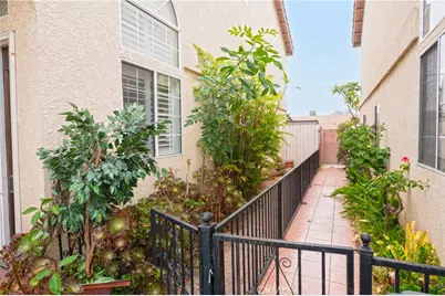 4754 Santa Ana, Cudahy, CA 90201 - Photo 23