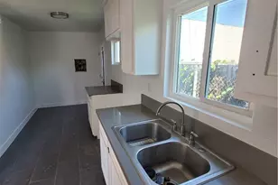 246 E 87th Pl, Los Angeles, CA 90003 - Photo 7