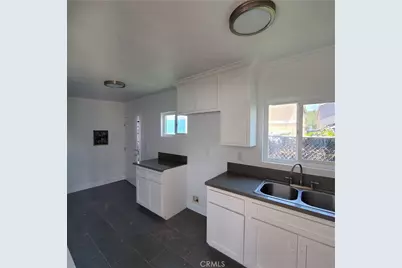 246 E 87th Place, Los Angeles, CA 90003 - Photo 21