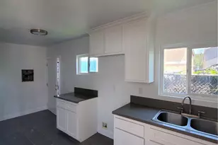 246 E 87th Pl, Los Angeles, CA 90003 - Photo 21