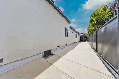126 &126 1/2 W Century Boulevard, Los Angeles, CA 90003 - Photo 23