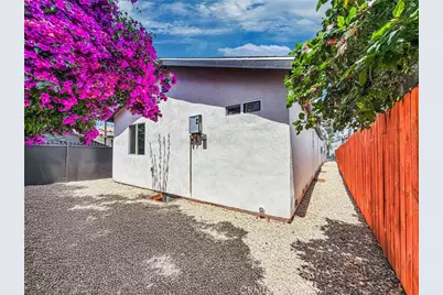 126 &126 1/2 W Century Boulevard, Los Angeles, CA 90003 - Photo 37