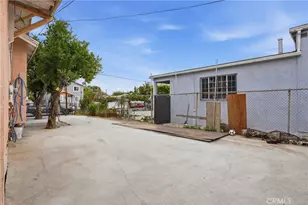 1472 W 37th St St, Los Angeles, CA 90018 - Photo 11