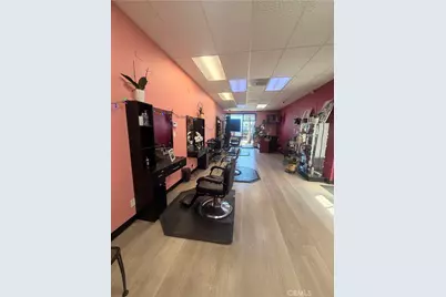 18601 Sherman Way #F, Reseda, CA 91335 - Photo 9