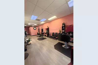 18601 Sherman Way #F, Reseda, CA 91335 - Photo 5