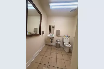 18601 Sherman Way #F, Reseda, CA 91335 - Photo 13