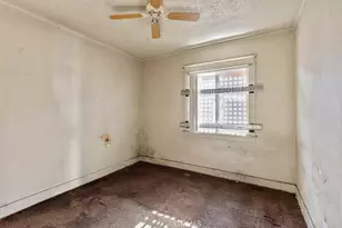 324 W 47th Pl, Los Angeles, CA 90037 - Photo 43